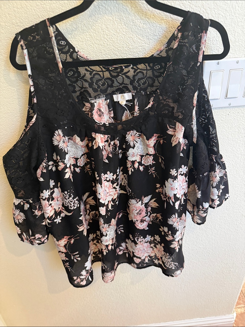 C Black Floral Cold-Shoulder Lace Trim Top